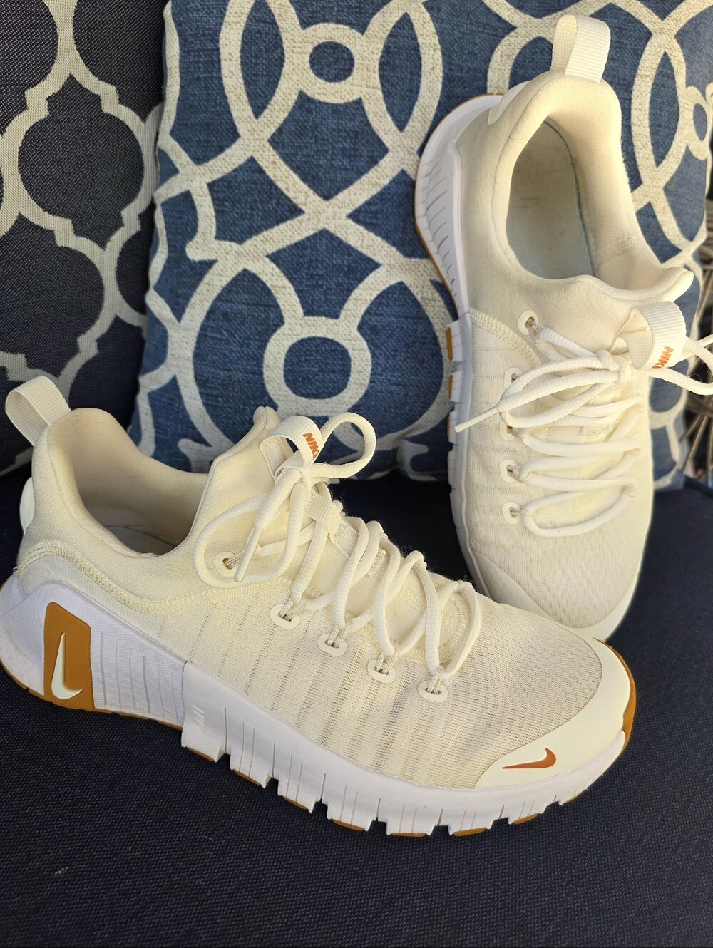 Nike Metcon Women’s Cream and Gold Athletic Sneakers Size 10 Used.